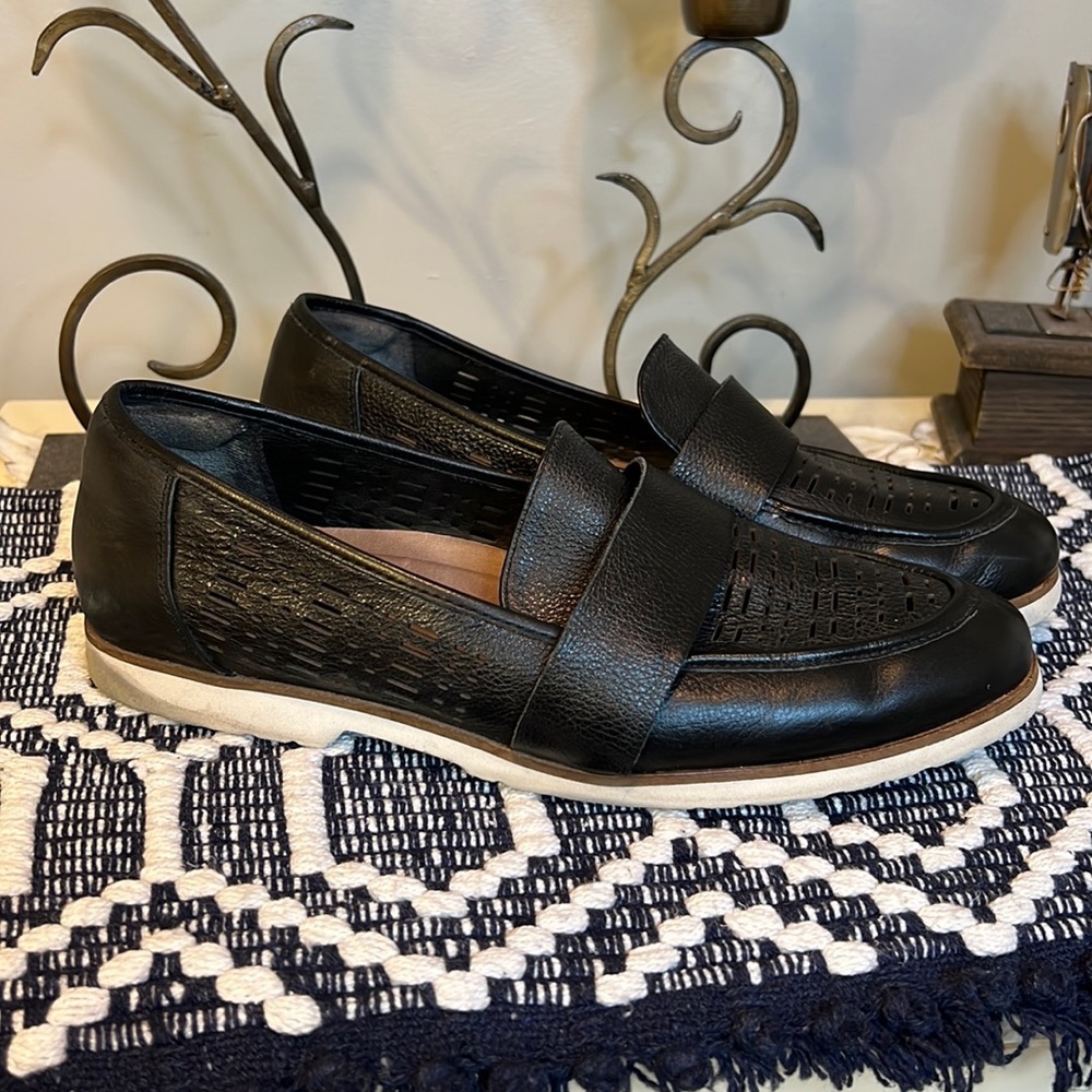 Earth Masio Leather Black Slip on shoes